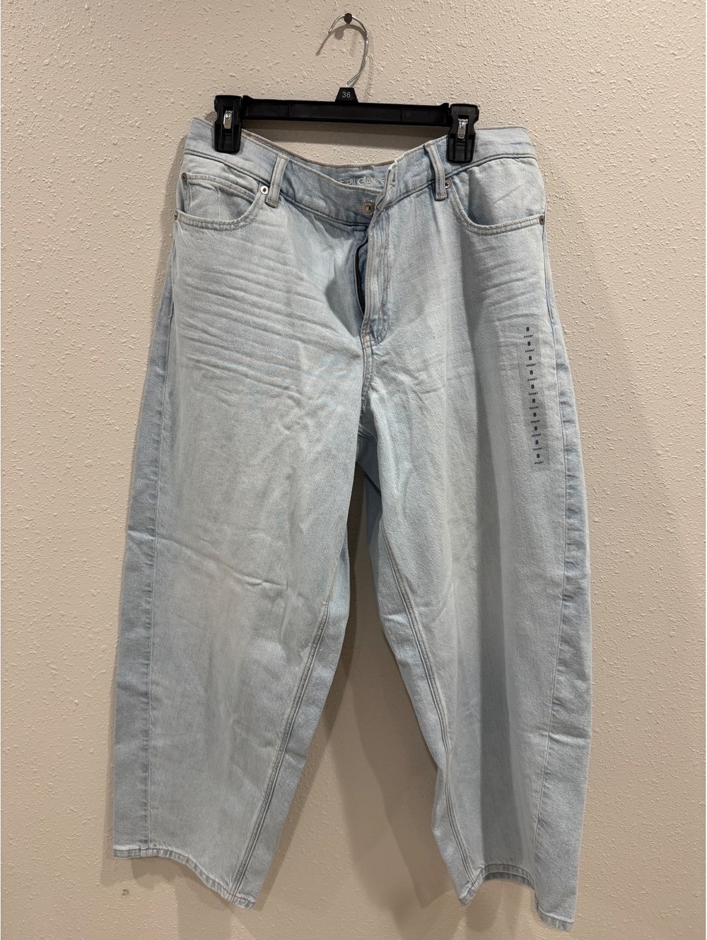 American Eagle Women’s Low-Rise Baggy Barrel Jeans Light Wash Size 8 Short 29W